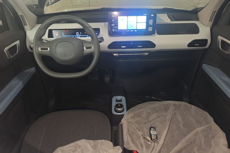 Used Geely Galaxy Panda 2024 Panda Mini 200km Endurance Bear Center Console