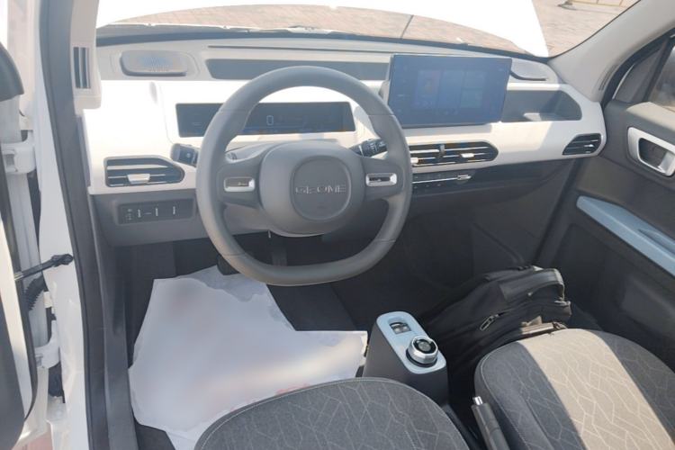 Used Geely Galaxy Panda 2024 Panda Mini 200km Endurance Bear Center Console