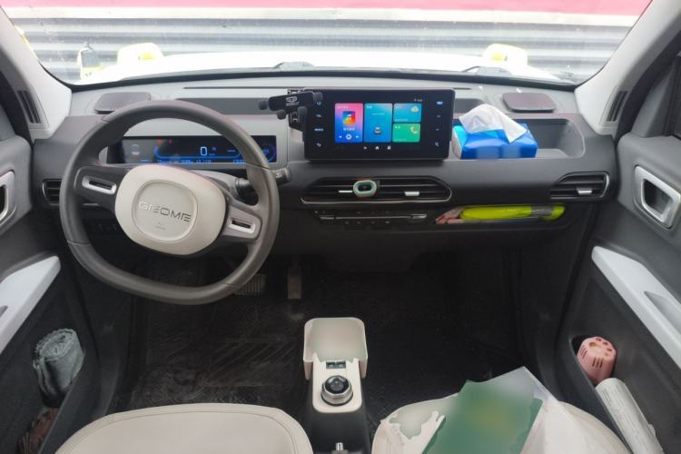 Used Geely Galaxy Panda 2024 200km Panda Rider Center Console