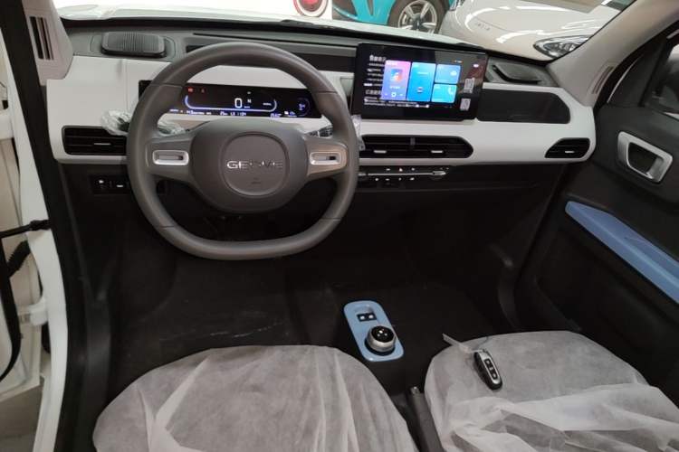 Used Geely Galaxy Panda 2024 Panda Mini 200km Endurance Bear Center Console