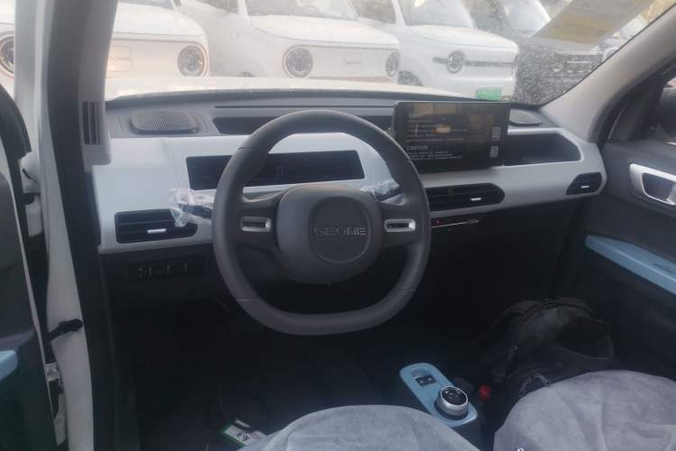 Used Geely Galaxy Panda 2024 Panda Mini 200km Endurance Bear Center Console