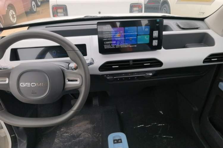Used Geely Galaxy Panda 2024 Panda Mini 200km Endurance Bear Center Console