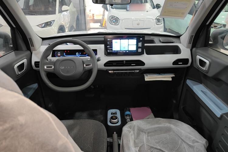 Used Geely Galaxy Panda 2024 Panda Mini 200km Endurance Bear Center Console