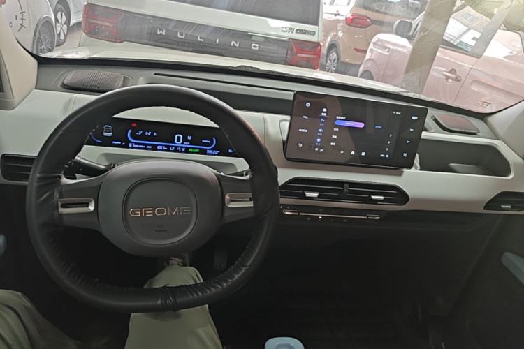 Used Geely Galaxy Panda 2024 Panda Mini 200km Endurance Bear Center Console