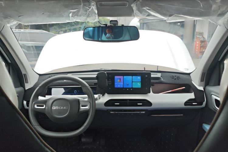 Used Geely Galaxy Panda 2024 Panda Mini 200km Endurance Bear Center Console