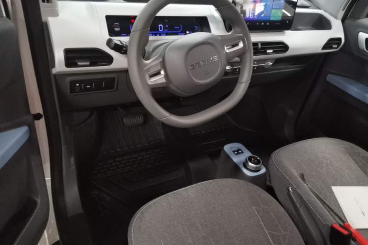 Used Geely Galaxy Panda 2024 Panda Mini 200km Endurance Bear Center Console