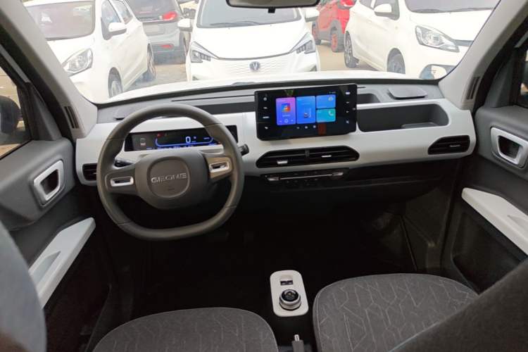 Used Geely Galaxy Panda 2024 Panda Mini 200km Endurance Bear Center Console