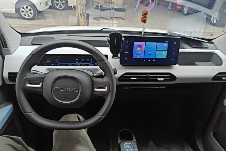 Used Geely Galaxy Panda 2024 Panda Mini 200km Endurance Bear Center Console