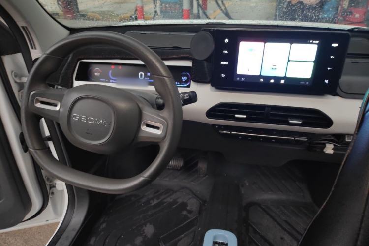 Used Geely Galaxy Panda 2024 Panda Mini 200km Endurance Bear Center Console