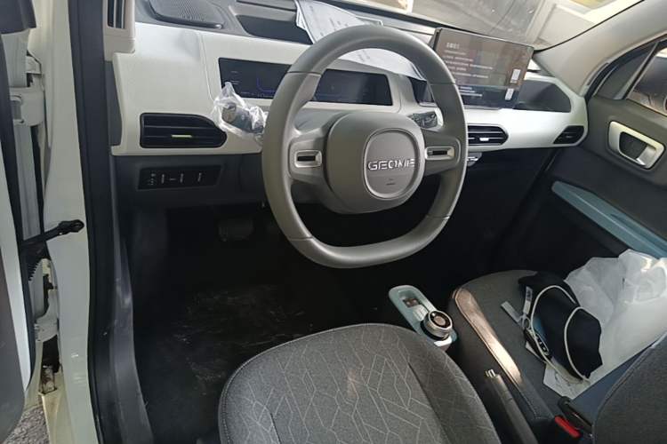 Used Geely Galaxy Panda 2024 Panda Mini 200km Endurance Bear Center Console