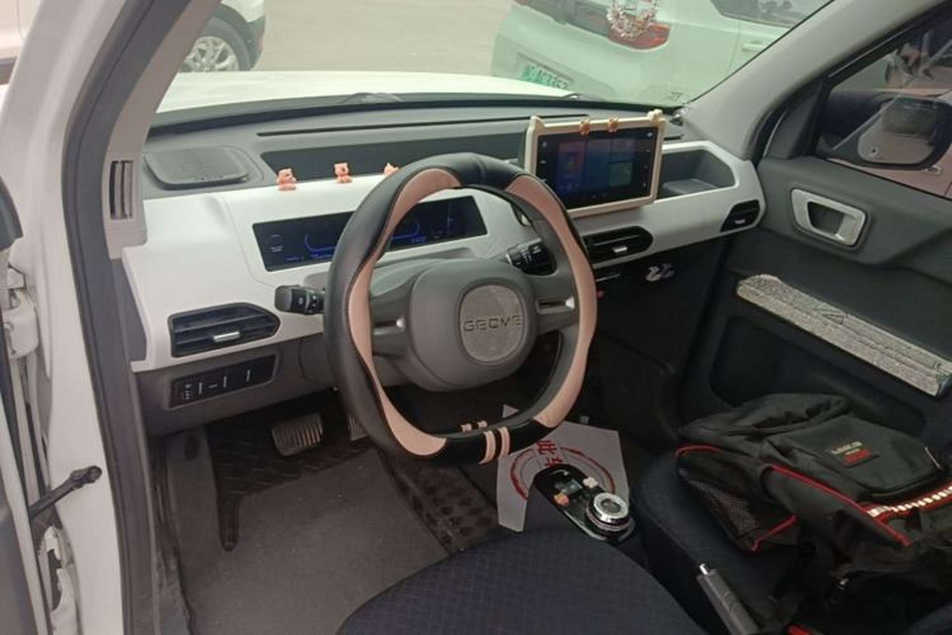 Used Geely Galaxy Panda 2024 Panda Mini 200km Endurance Bear Center Console