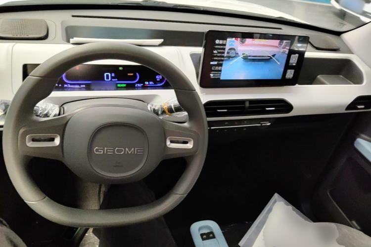 Used Geely Galaxy Panda 2024 Panda Mini 200km Endurance Bear Center Console