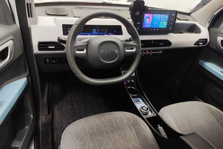 Used Geely Galaxy Panda 2024 Panda Mini 200km Endurance Bear Center Console