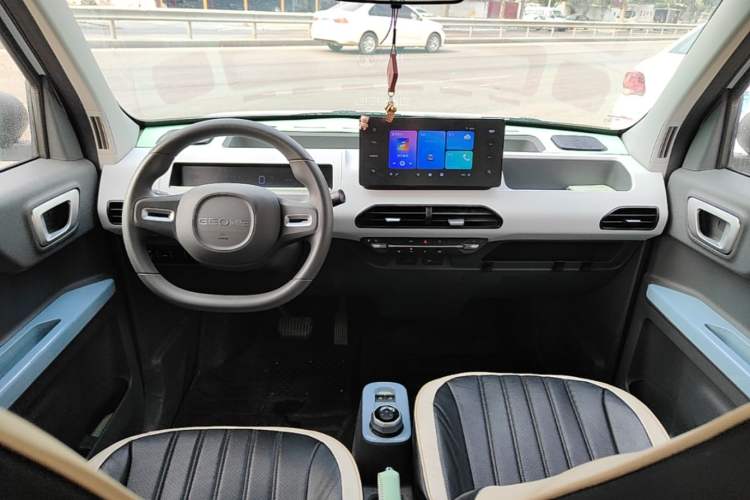 Used Geely Galaxy Panda 2024 Panda Mini 200km Endurance Bear Center Console