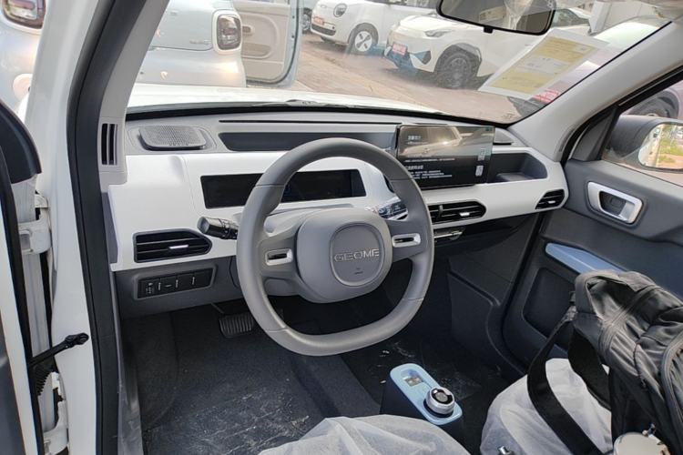 Used Geely Galaxy Panda 2024 Panda Mini 200km Endurance Bear Center Console