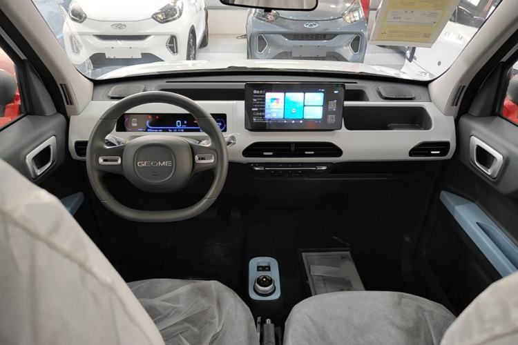 Used Geely Galaxy Panda 2024 Panda Mini 200km Endurance Bear Center Console