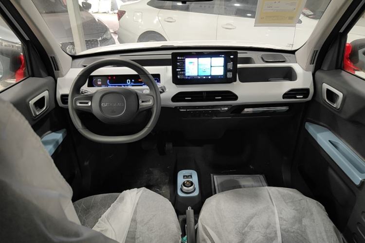 Used Geely Galaxy Panda 2024 Panda Mini 200km Endurance Bear Center Console