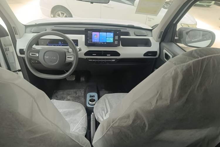 Used Geely Galaxy Panda 2024 Panda Mini 200km Endurance Bear Center Console