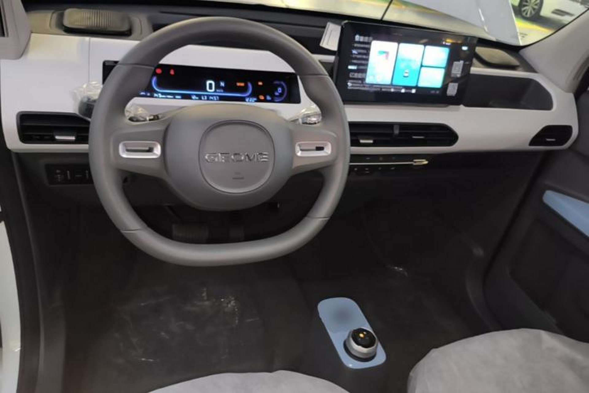 Used Geely Galaxy Panda 2024 Panda Mini 200km Endurance Bear Center Console