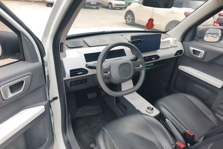 Used Geely Galaxy Panda 2024 Panda Mini 200km Endurance Bear Center Console