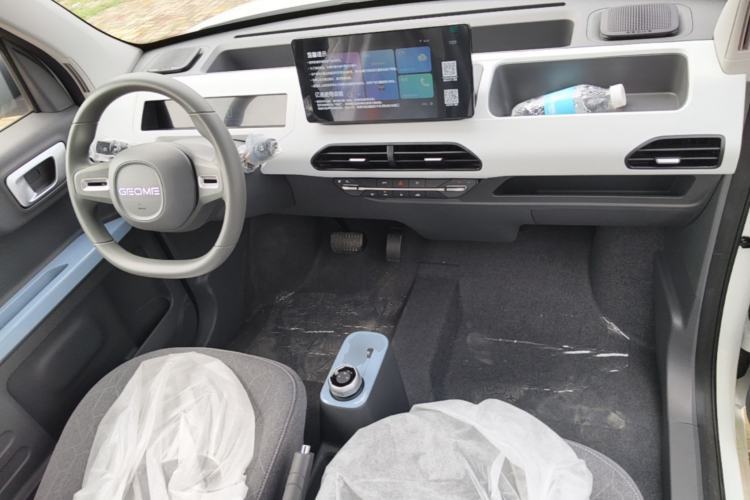 Used Geely Galaxy Panda 2024 Panda Mini 200km Endurance Bear Center Console