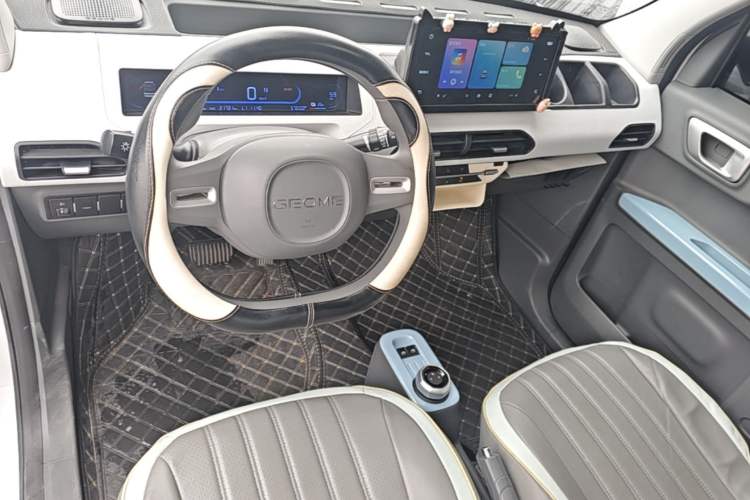 Used Geely Galaxy Panda 2024 Panda Mini 200km Endurance Bear Center Console