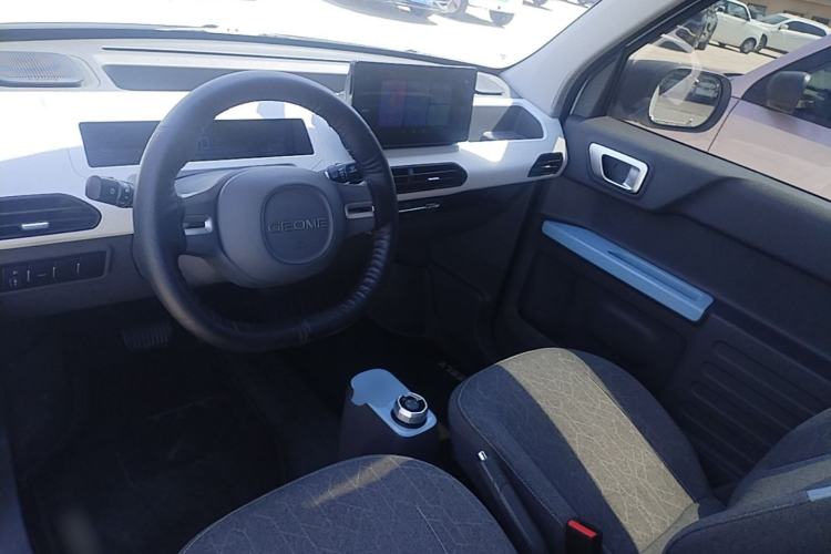 Used Geely Galaxy Panda 2024 Panda Mini 200km Endurance Bear Center Console