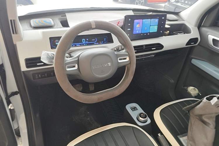 Used Geely Galaxy Panda 2024 Panda Mini 200km Endurance Bear Center Console