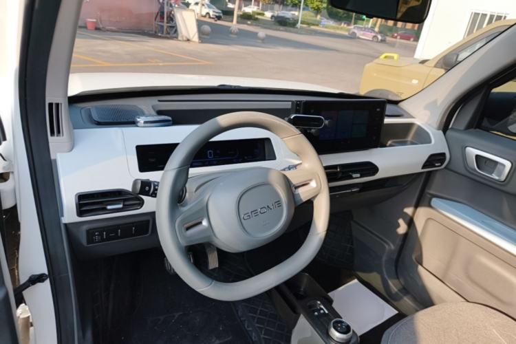 Used Geely Galaxy Panda 2024 Panda Mini 200km Endurance Bear Center Console