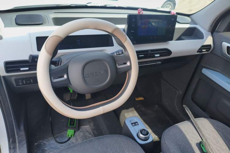 Used Geely Galaxy Panda 2024 Panda Mini 200km Endurance Bear Center Console
