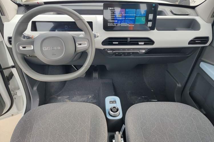 Used Geely Galaxy Panda 2024 Panda Mini 200km Endurance Bear Center Console