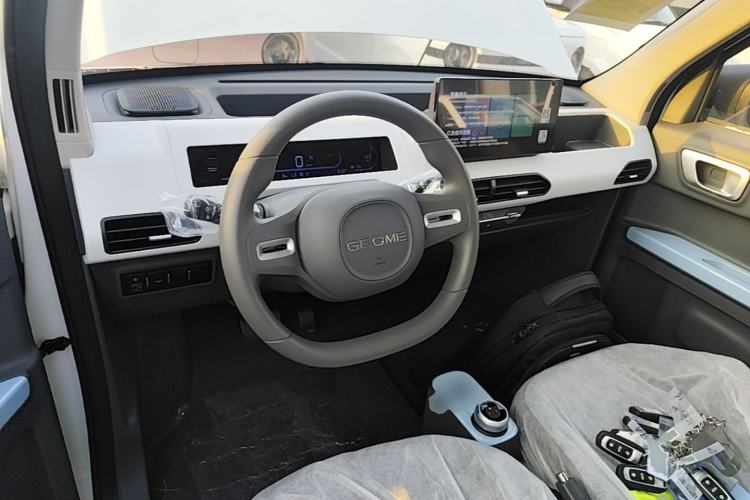 Used Geely Galaxy Panda 2024 Panda Mini 200km Endurance Bear Center Console