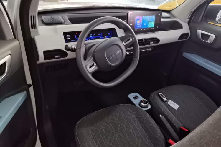 Used Geely Galaxy Panda 2024 Panda Mini 200km Endurance Bear Center Console