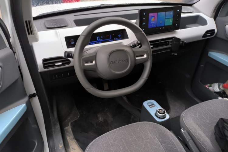 Used Geely Galaxy Panda 2024 Panda Mini 200km Endurance Bear Center Console