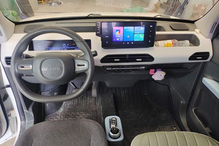 Used Geely Galaxy Panda 2024 Panda Mini 200km Endurance Bear Center Console