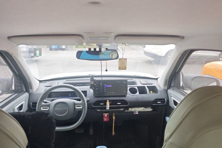 Used Geely Galaxy Panda 2024 Panda Mini 200km Endurance Bear Center Console