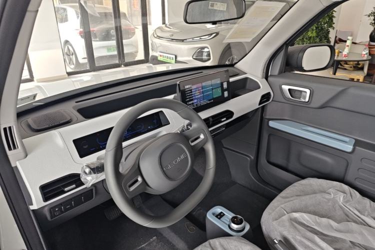 Used Geely Galaxy Panda 2024 Panda Mini 200km Endurance Bear Center Console