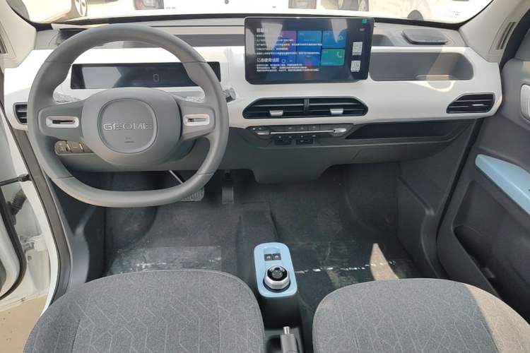 Used Geely Galaxy Panda 2024 Panda Mini 200km Endurance Bear Center Console
