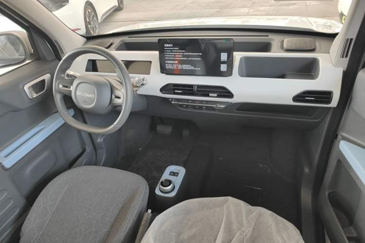Used Geely Galaxy Panda 2024 Panda Mini 200km Endurance Bear Center Console