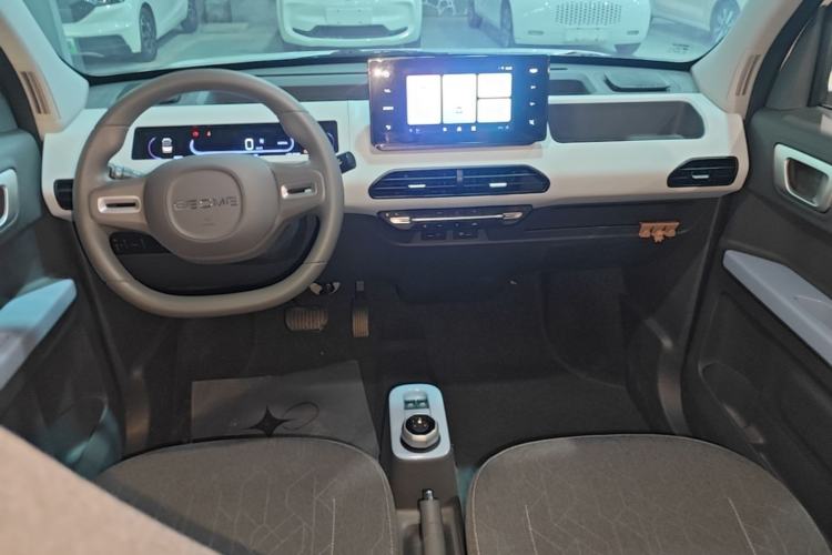 Used Geely Galaxy Panda 2024 Panda Mini 200km Endurance Bear Center Console