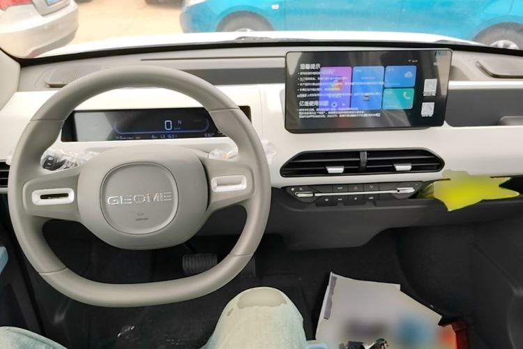Used Geely Galaxy Panda 2024 Panda Mini 200km Endurance Bear Center Console
