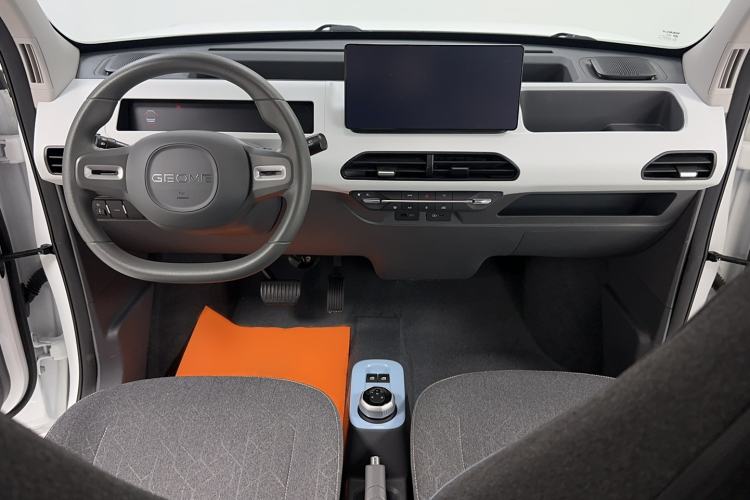 Used Geely Galaxy Panda 2024 Panda Mini 200km Endurance Bear Center Console