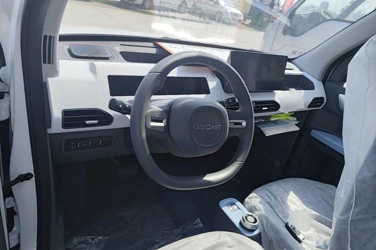 Used Geely Galaxy Panda 2024 Panda Mini 200km Endurance Bear Center Console
