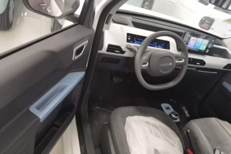 Used Geely Galaxy Panda 2024 Panda Mini 200km Endurance Bear Driver Seat