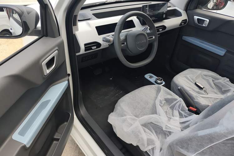 Used Geely Galaxy Panda 2024 Panda Mini 200km Endurance Bear Driver Seat