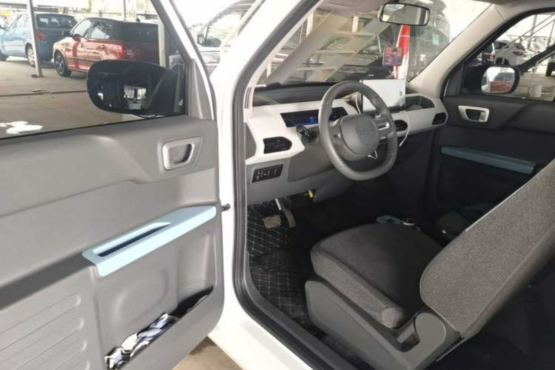 Used Geely Galaxy Panda 2024 Panda Mini 200km Endurance Bear Driver Seat