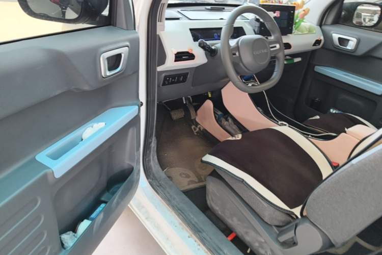 Used Geely Galaxy Panda 2024 Panda Mini 200km Endurance Bear Driver Seat