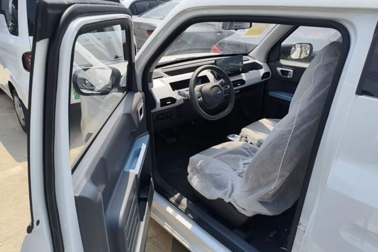 Used Geely Galaxy Panda 2024 Panda Mini 200km Endurance Bear Driver Seat
