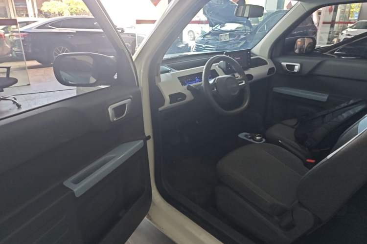 Used Geely Galaxy Panda 2024 Panda Mini 200km Endurance Bear Driver Seat