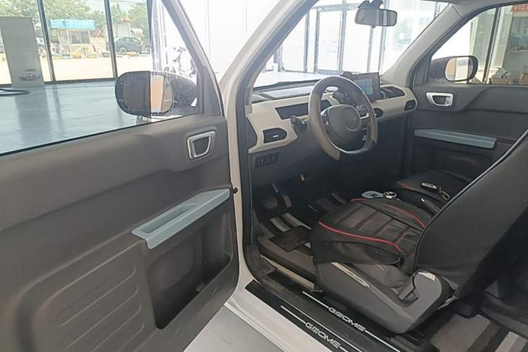 Used Geely Galaxy Panda 2024 Panda Mini 200km Endurance Bear Driver Seat